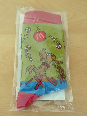 McDonalds The Grinch Socks New In Package Mismatched